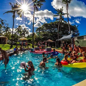 Nomads Airlie Hostel